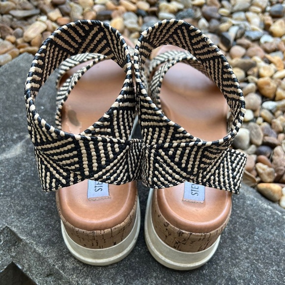 Steve Madden Platform Sandals Black and Tan - Picture 3 of 7